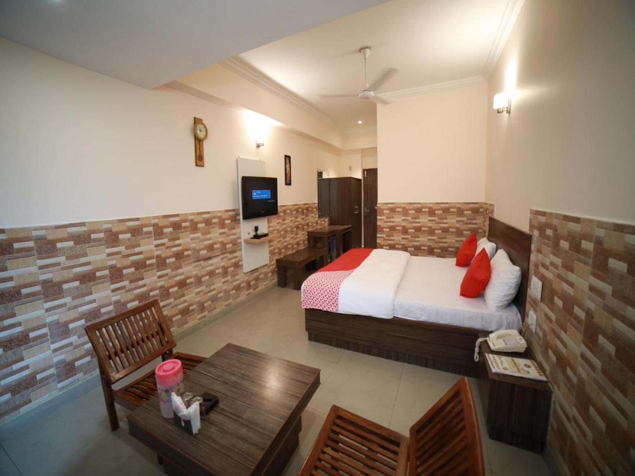 Oyo 15561 Corporate Villa Džammú Exteriér fotografie